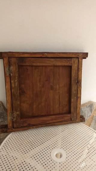 Ventanas antiguas de madera y metal
