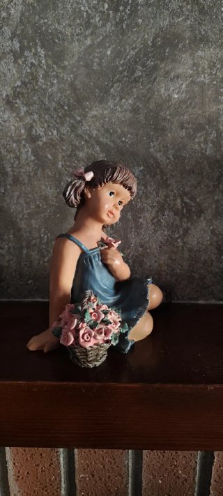 Escultura Niña Nadal Flores Jardín