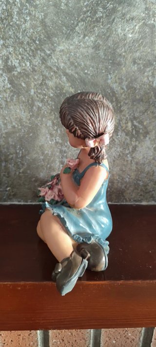 Escultura Niña Nadal Flores Jardín