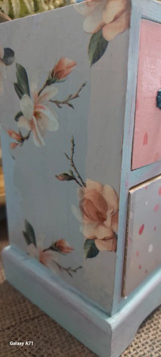 Set di cassettiera decorata con motivi floreali vintage