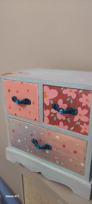 Set di cassettiera decorata con motivi floreali vintage
