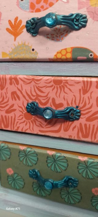 Set di cassettiera decorata con motivi floreali vintage