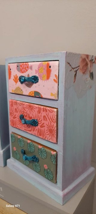 Set di cassettiera decorata con motivi floreali vintage