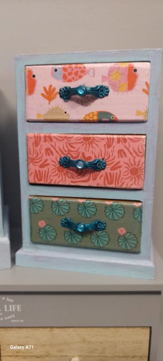 Set di cassettiera decorata con motivi floreali vintage