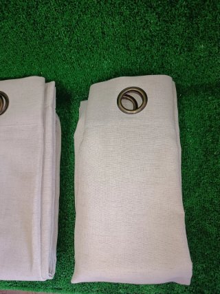 Cortinas beige semitransparentes