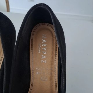 Zapatos de tacón de ante negros