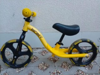 Bicicleta de equilibrio WOMY amarilla