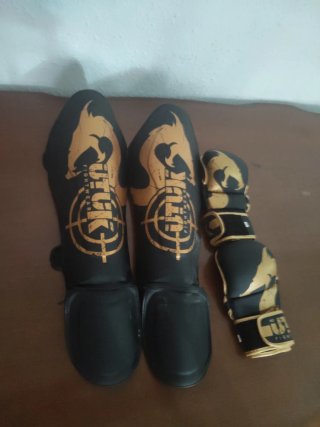 Conjunto JUST FIGHT Guantes y Tibiales