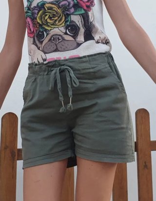 Shorts verdes con cordón