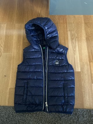 Chaleco Benetton azul marino con capucha