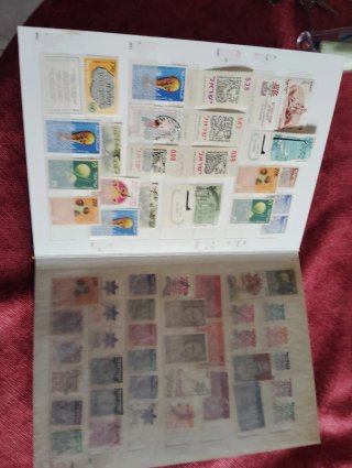 Album di francobolli antichi di vari paesi. Oltre 1000 francobolli