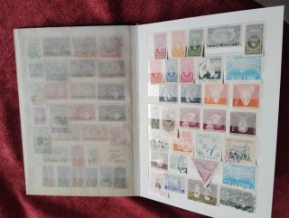 Album di francobolli antichi di vari paesi. Oltre 1000 francobolli