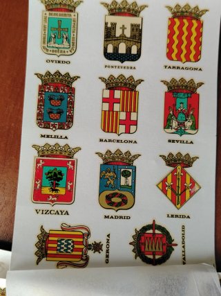 Calcamonias antiguas de escudos de ciudades