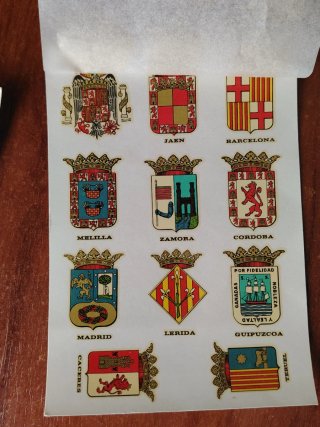 Calcamonias antiguas de escudos de ciudades