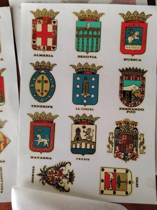 Calcamonias antiguas de escudos de ciudades