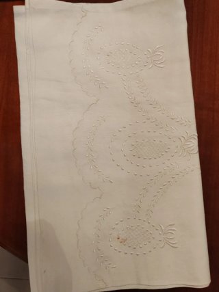 Sábanas antiguas bordadas de lino
