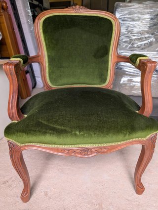 Elegante sillón estilo Luis XV