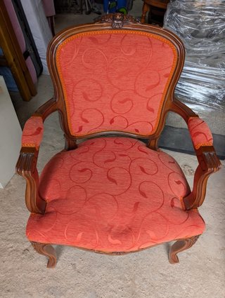 Elegante sillón estilo Luis XV