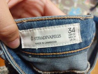 Pantalón acampanado Stradivarius D04