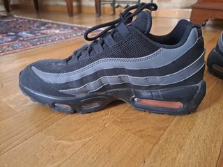 Nike Air Max 95 negras talla 42.5
