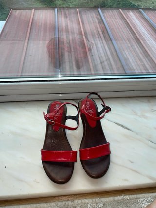 Sandalias Rojas de Cuña