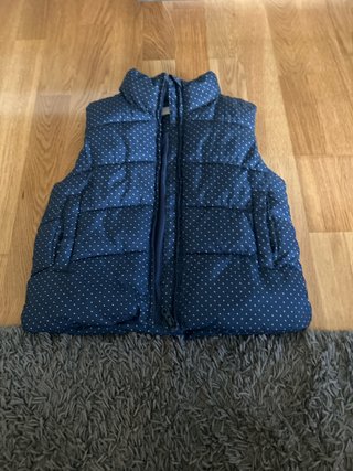 Chaleco azul de puntos blancos
