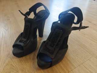 Sandalias de fiesta tacón negro mate