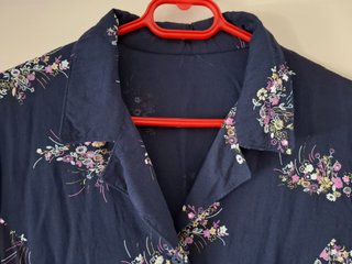 Chaqueta entallada floral azul marino