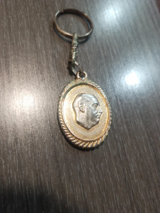 Llavero con perfil de hombre
