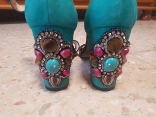 Sandalias REBECA SANVER tacón negro y turquesa