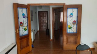 Puertas de comedor con vidriera decorativa