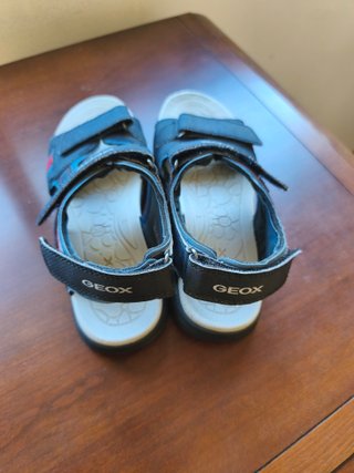 Sandali Geox per bambini blu e rossi
