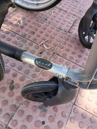 Silla de ruedas plegable.De Alumnio. muy ligera