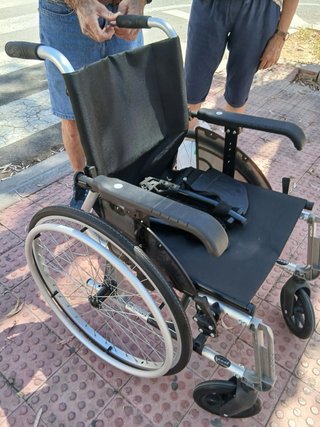 Silla de ruedas plegable.De Alumnio. muy ligera