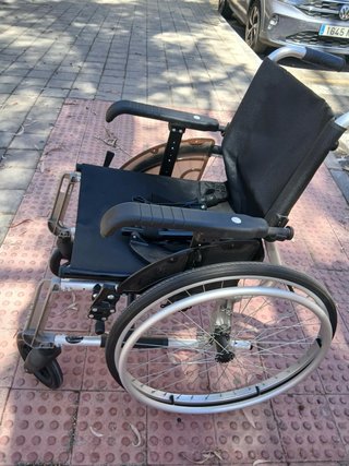Silla de ruedas plegable.De Alumnio. muy ligera