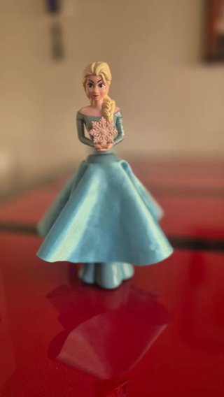 Muñeca Elsa Frozen con copo de nieve