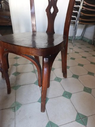 Mesa y 6 Sillas Madera Oscura.