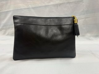 Bolso de mano piel negra Carla Sade