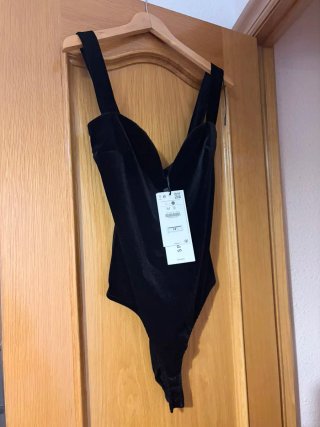 Body terciopelo Bershka negro talla M
