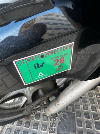 Honda SH 125 Scooter Negra y Plateada