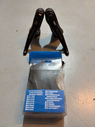 Manetas Shimano GRX RX600 2*11