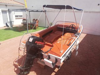 Barco Glastron V-142 con remolque