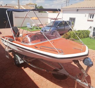 Barco Glastron V-142 con remolque