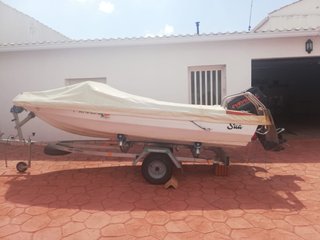 Barco Glastron V-142 con remolque