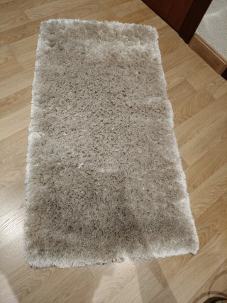 3 Alfombras pelo beige y gris,pie de cama