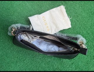 Bolso Guess Negro y Beige