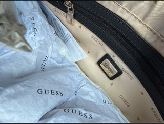 Bolso Guess Negro y Beige