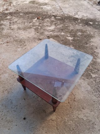 Mesa de centro de cristal y madera