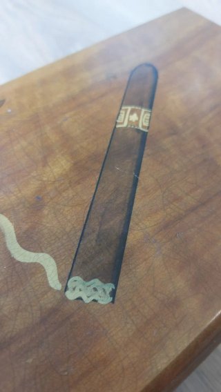Scatola elegante in legno per sigari con incisione e musica