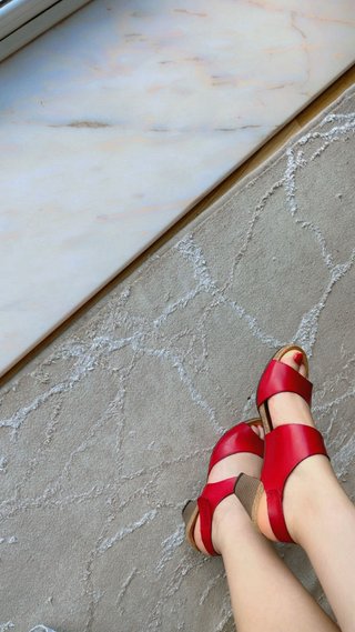 Sandalias rojas de cuero
